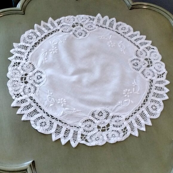 Vintage Round White Cotton Table Topper Battenburg Lace Style 14" Diameter - Picture 1 of 5